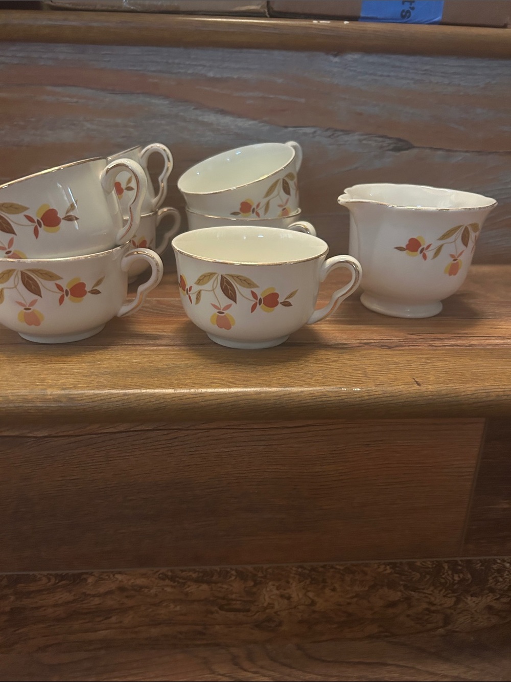 “Vintage Hall’s Superior Coffee/Tea Cups – Set of 7 with Matching Creamer”